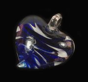 Glasvedhæng. Hjerte i Murano stil. 50 mm. Mørkeblå